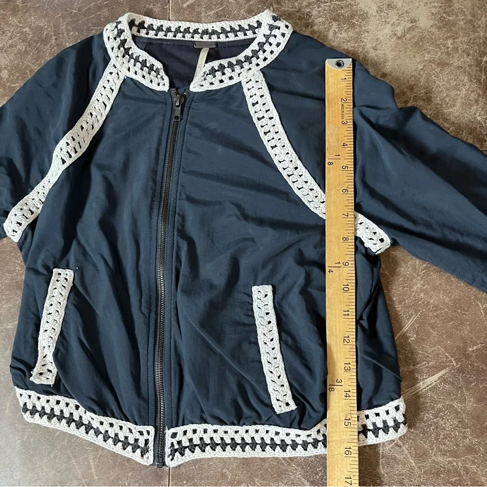 Free People Jacket Womens‎ XS / TP Navy Blue w/ Cream Crochet Trim Zip Up Preppy